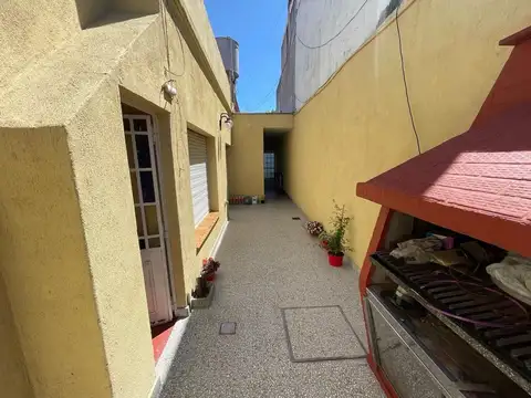 CASA VENTA 4 AMBIENTES-PATIO-COCHERA -APTO CREDITO