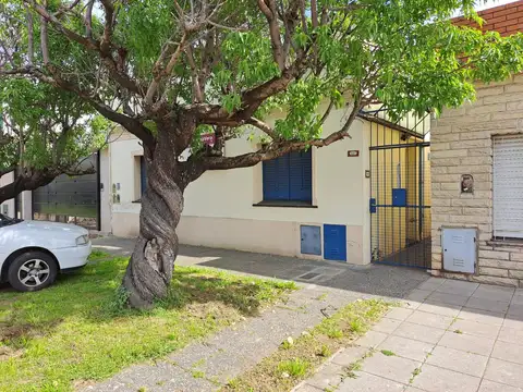 Quilmes. Venta. Casa ideal 2 flias.