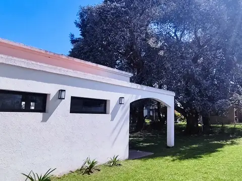 Excelente Casa De 3 Dormitorios En Manzanares Chico