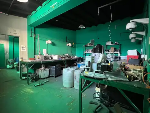 Local en Venta 64 años