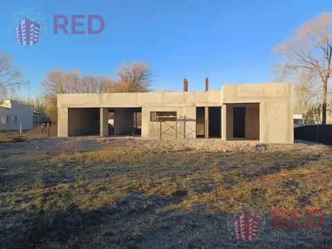 Vende Casa a estrenar en Barrio Privado Los Canales de Plottier Golf Club
