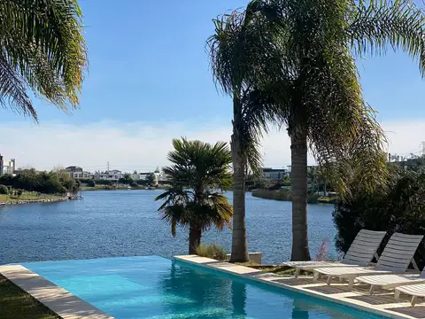 Casa en Alquiler Temporal con 2 cocheras