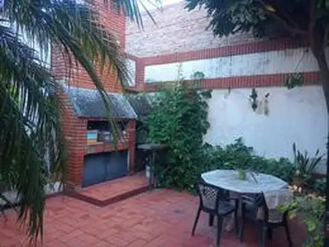 Casa 7 ambientes con 3 baños