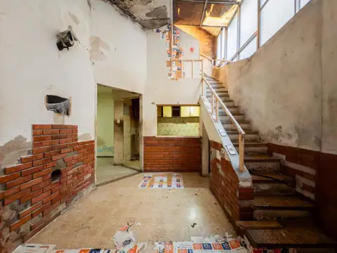 Venta PH 2 ambientes a reciclar con terraza propia