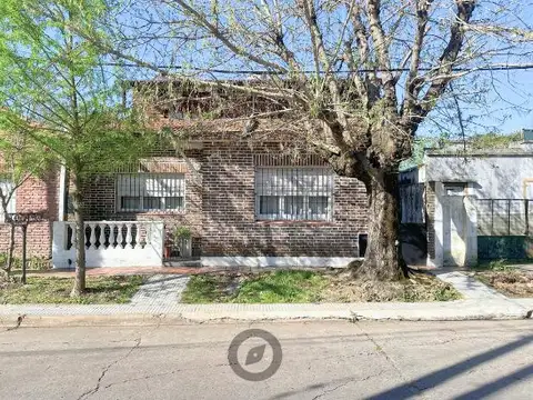 Casa en Burzaco de 4 ambientes.