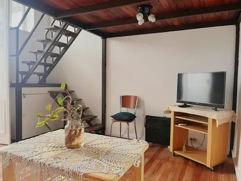 Depto Tipo Casa en Alquiler en Monserrat, $ 800.000