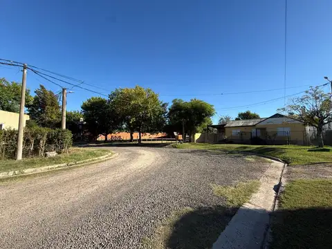 Venta de espectacular lote de 30x45 con galpón