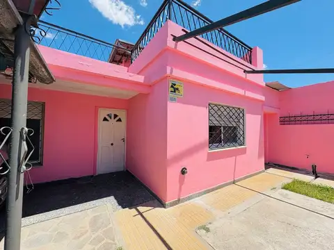 CASA EN VENTA 3 DORMITORIOS TERRAZA Y COCHERA