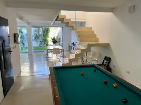 Casa 6 ambientes con 2 baños