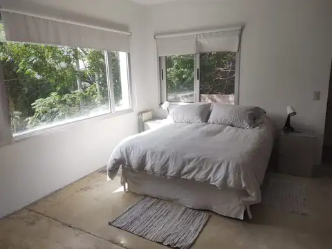Casa en Alquiler con 2 cocheras