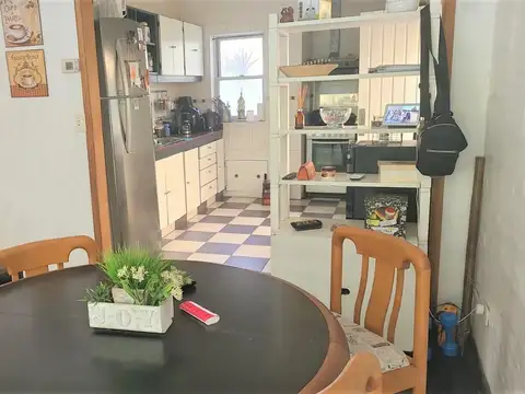 Casa 6 ambientes con 2 baños