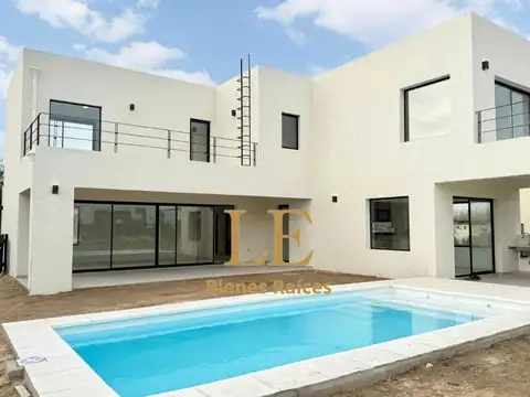 Casa en Venta con 6 cocheras