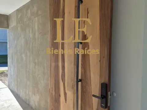 Casa en Venta con 6 cocheras