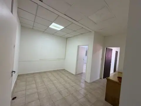 Oficina 3 ambientes con 1 baño