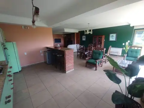 VENTA/PERMUTA CASA CON PILETA CUBIERTA + QUINCHO