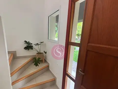 Casa 5 ambientes con 4 baños