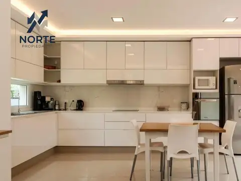 Casa 7 ambientes con 5 baños
