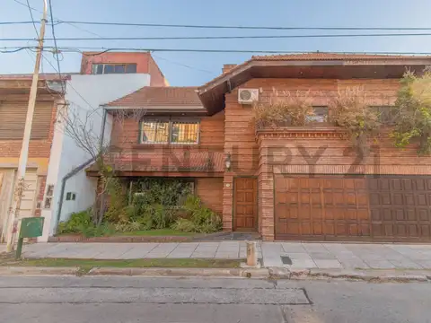 Casa 5 ambientes con 2 baños
