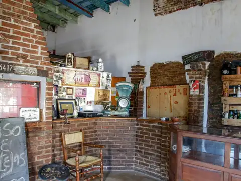 Casa mas local comercial en esquina, Reconquista.
