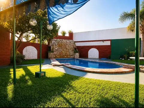 Casa en Venta con 4 cocheras