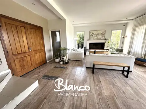 Casa en Alquiler Temporal con 2 cocheras