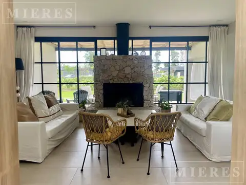 Casa 5 ambientes con 2 baños