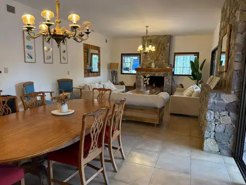 VENTA CASA LA AGUADA PILETA CLIMATIZADA Y ASADOR