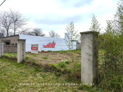 PARCELA CON MEJORAS - En Esquina , Villars (Gral Las Heras)