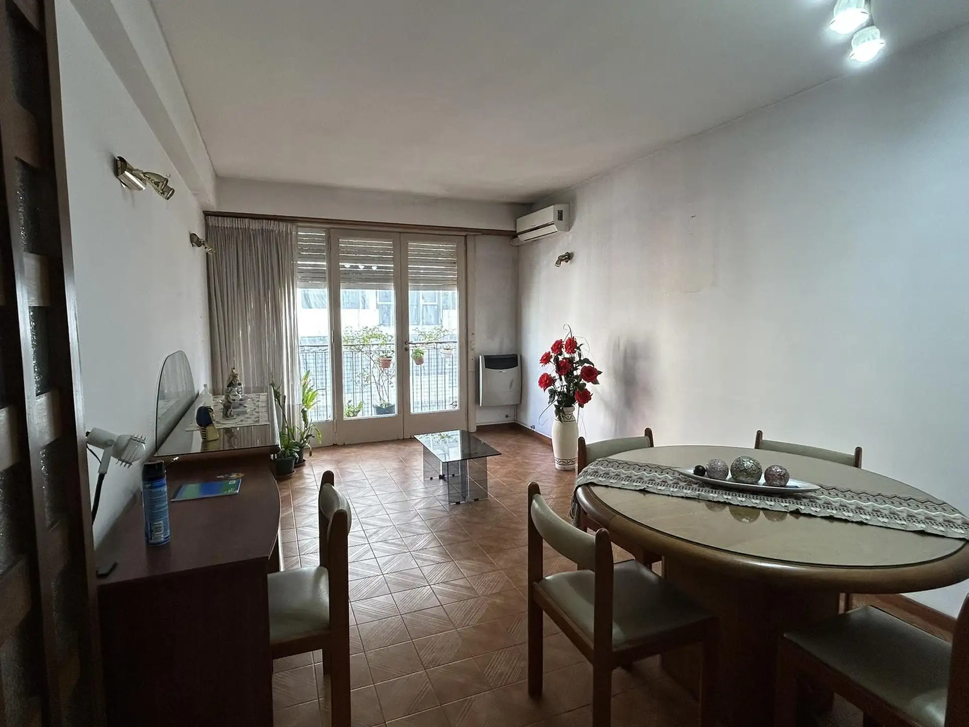 Depto 3 amb, 64m² con dependencia — Centro