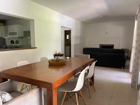 Casa 5 ambientes con 2 baños