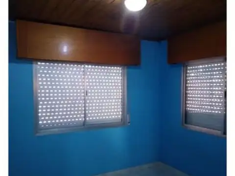 VENTA- CASA 3 AMBIENTES CON PISCINA- GONZALEZ CATAN