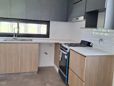 Casa 4 ambientes con 3 baños