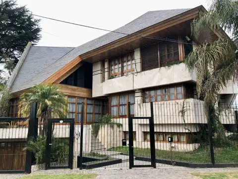 Casa en venta -  5 dormitorios 5 baños - 720mts2 - La Matanza