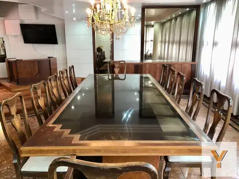Casa 15 ambientes con 5 baños