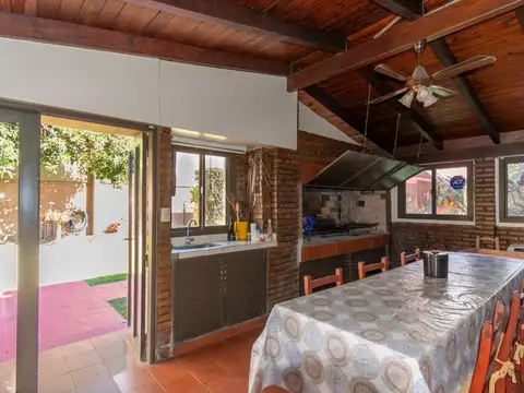 VENTA CASA ESTILO CHALET 4 DORMITORIOS
