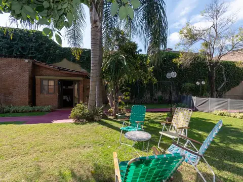 Casa 8 ambientes con 3 baños