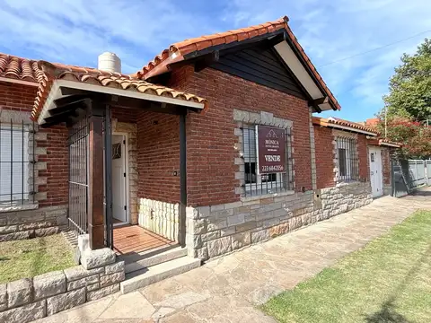 Chalet 4 ambientes reciclado a metros del mar