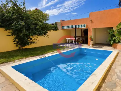 VENTA CASA EN LOTE PROPIO DE 2 PLANTAS CON JARDÍN, PISCINA, QUINCHO Y TERRAZA EN CARAPACHAY