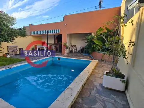 VENTA CASA EN LOTE PROPIO DE 2 PLANTAS CON JARDÍN, PISCINA, QUINCHO Y TERRAZA EN CARAPACHAY