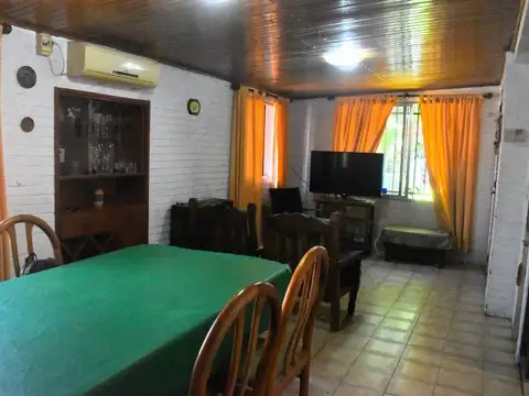 Casa 7 ambientes con 2 baños