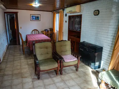 Casa 7 ambientes con 2 baños
