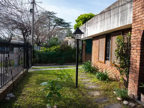 Casa en Venta en Barrio Parque Field, USD 89.000