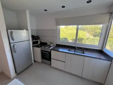 Excelente depto 2 ambientes con cochera a 300 mts. del mar