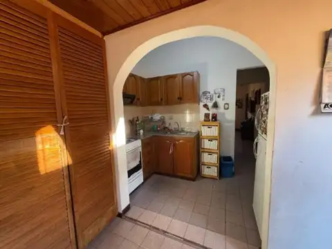 CASA EN VENTA CON ESPACIO PARA  AUTO!