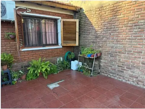 CASA EN VENTA CON ESPACIO PARA  AUTO!