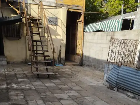 Terreno c/vivienda precaria a demoler, posibilidad edificio