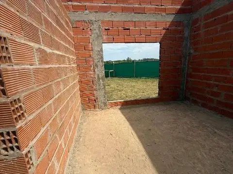CASA A ESTRENAR DE 4 AMBIENTES EN VENTA - LUJAN
