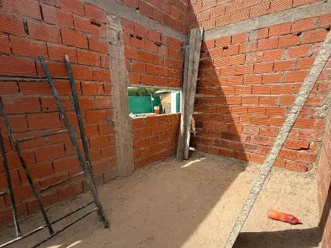 Casa 4 ambientes con 2 baños