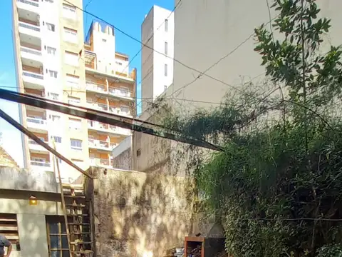 PH amplio de 2 ambientes con Gran Patio, A RECICLAR!