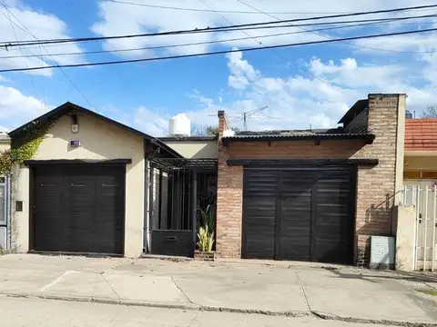 CASA EN VENTA EN EXCELENTE ESTADO CON PILETA APTA CREDITO